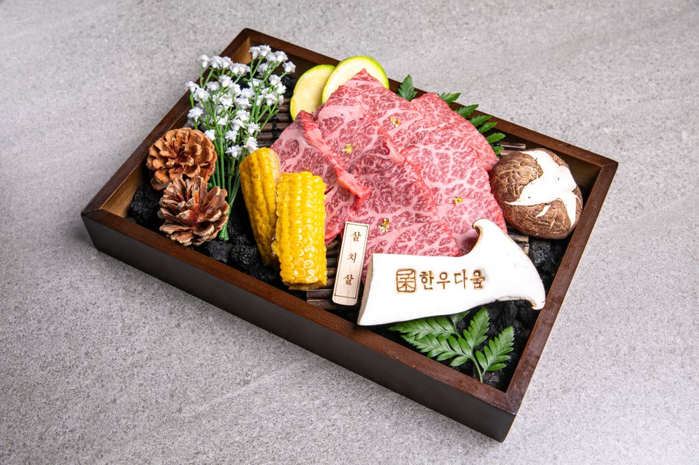 Hanwoo Chuck Flap (100g) (한우 살치살 (100g)) — Premium Cuts at Hanwoodaum Hongdae, premium Hanwoo Korean BBQ in Seoul
