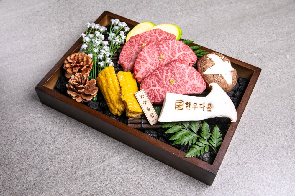 Snowflake Sirloin (100g) (눈꽃 등심 (100g)) — Signature Cuts at Hanwoodaum Hongdae, premium Hanwoo Korean BBQ in Seoul